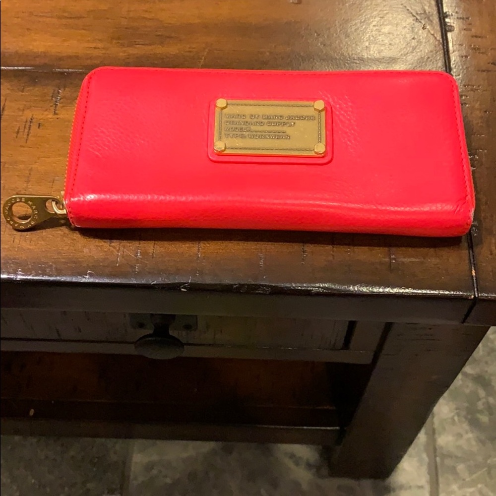 Marc Jacobs Q Slim Zip Around Wallet